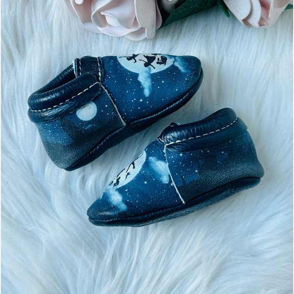 Freshly Picked X Disney Peter Pan Flight to Neverland City Moccasins - Picture 3 of 5